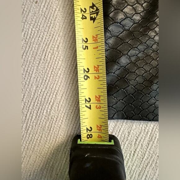 HUE Black Textured Animal Skin Leggings High Rise Size Large NWOT - Picture 8 of 9